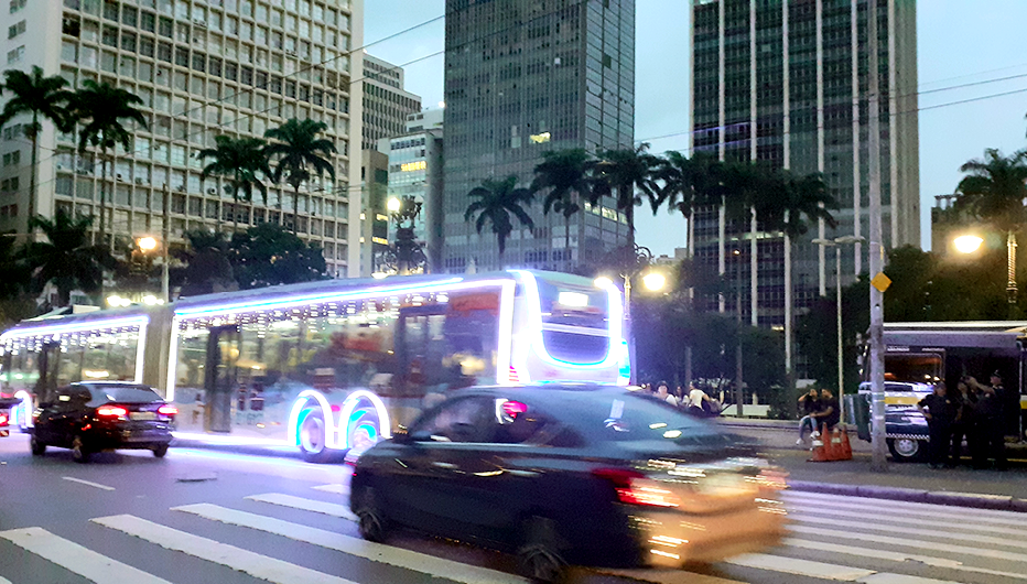 onibus iluminado